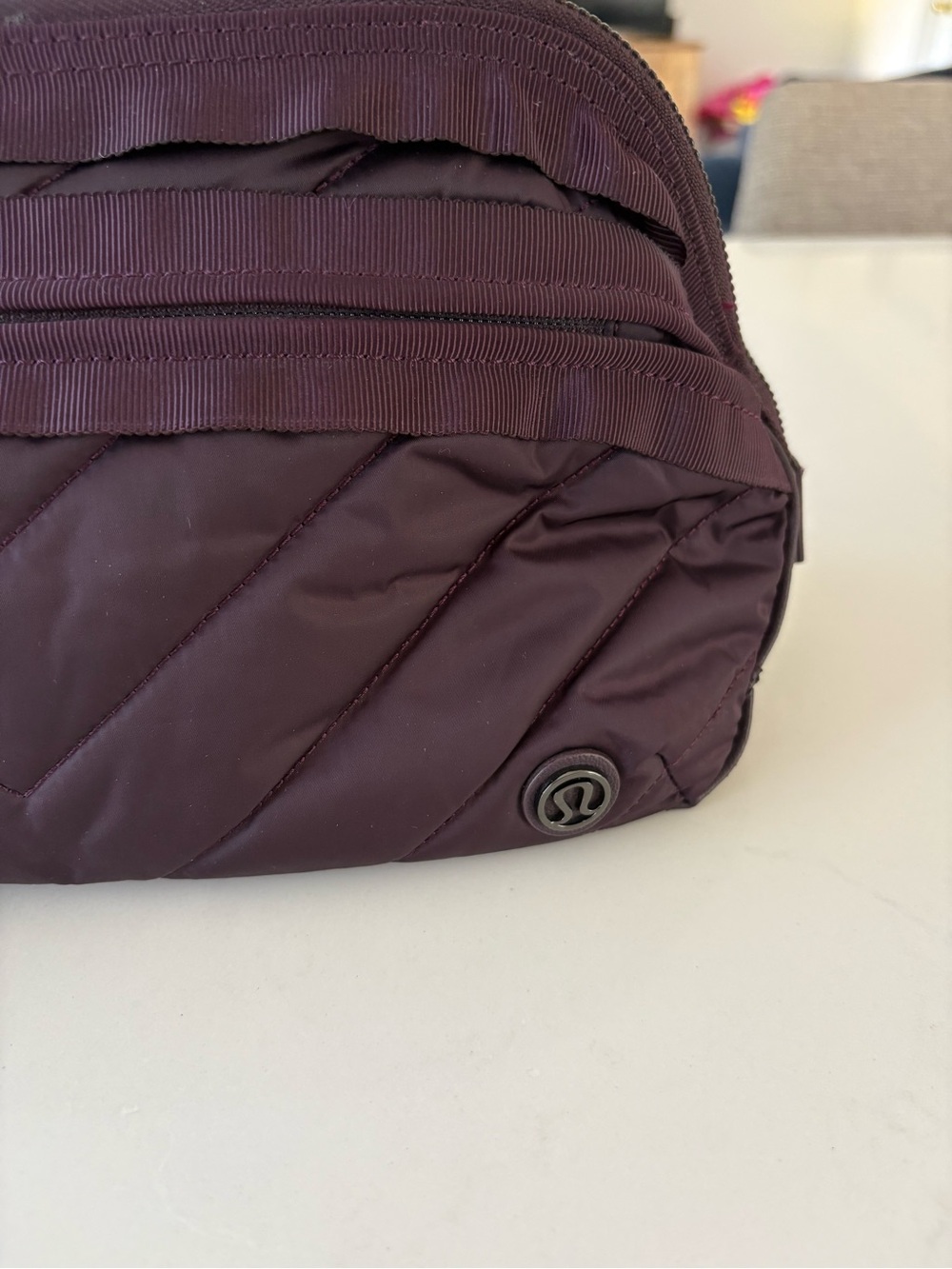 Lululemon Don’t Sweat It Kit Quilted Black Cherry Cosmetic Travel Pouch Bag Gym - Picture 7 of 13